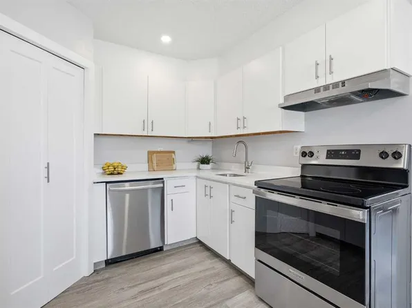 3809 E 45th St SW #17, Calgary, AB T3E 3H4