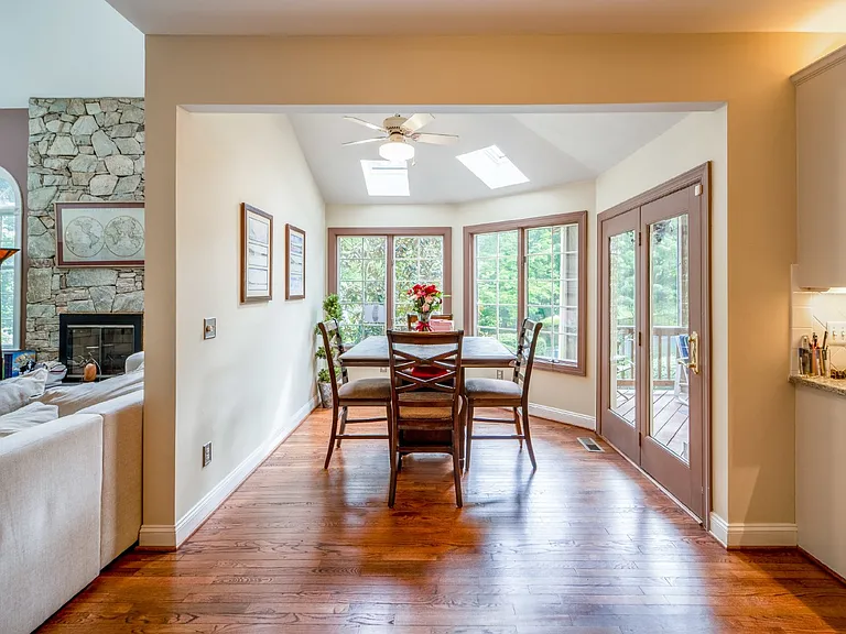 1115 Amanda Dr — Photo 15