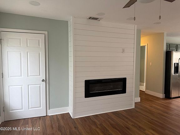 2nd image of 412 Robert St