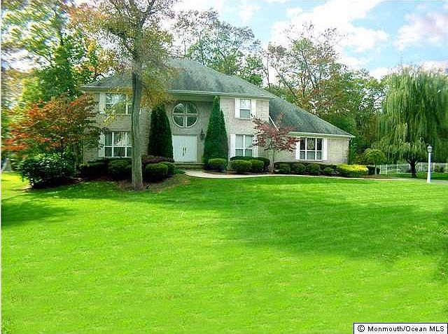 Large home in a very nice Cul-de-Sac 