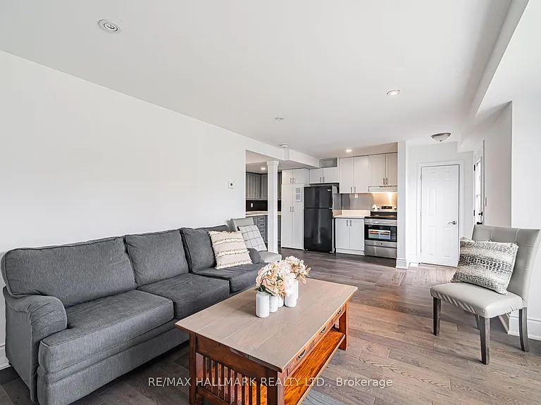 82 Ellington Dr #UPPER — Photo 5