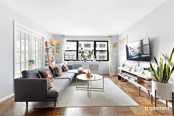 Sold by Triplemint | media 1