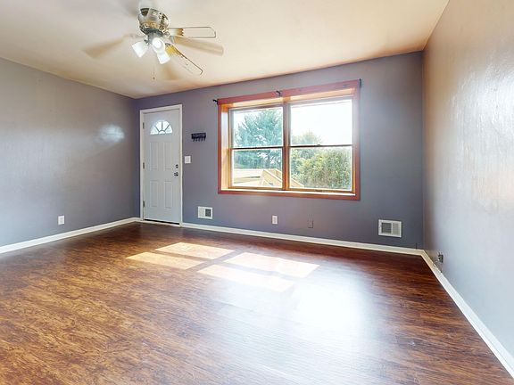 4th image of 414 Topaz Ave