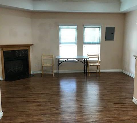 5th image of 76 N Roosevelt Ave Unit 6