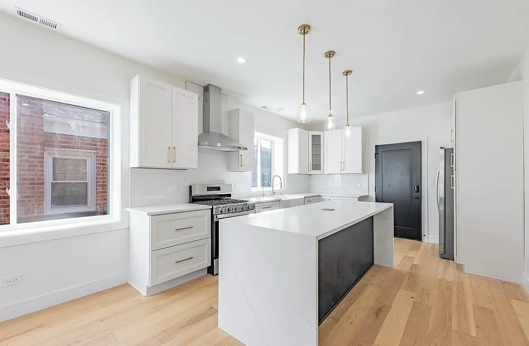 2 bed, 1044 sqft, $2,300 — Photo 3