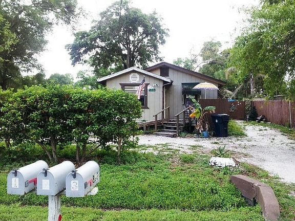 4th image of 807 E McEwen Ave