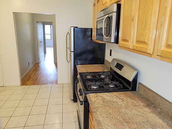 3rd image of 2258 1st Ave #6