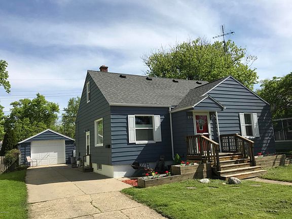 2nd image of 855 Kingsley Ave