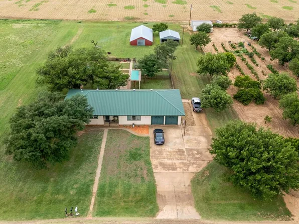 9821 N County Road 2740, Lubbock, TX 79403