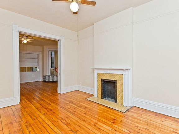 2nd image of 2109 N Kenmore Ave APT 2F