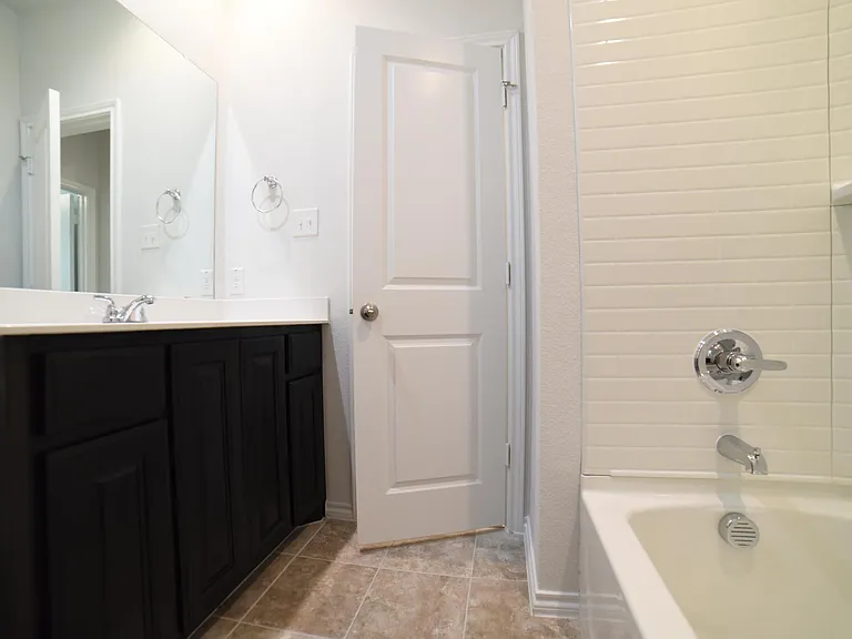 1407 Buckley St — Photo 9