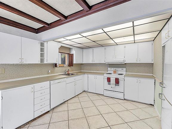5th image of 7301 Orange Dr