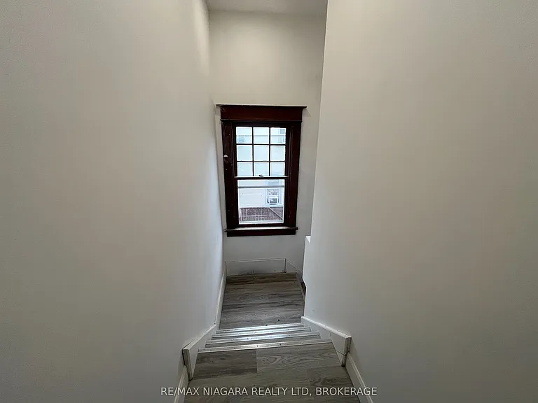 243 Dufferin St #UPPER FRONT — Photo 17
