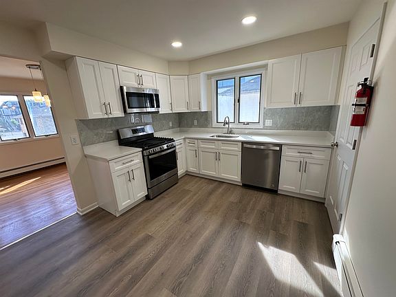 3rd image of 407 Jane St #2