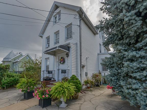 2nd image of 9418 132nd St