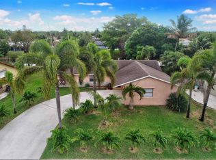 135 Starling Ave, Royal Palm Beach, FL 33411