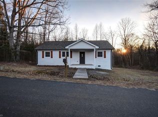 5912 J L Martin Dr, Mc Leansville, NC 27301