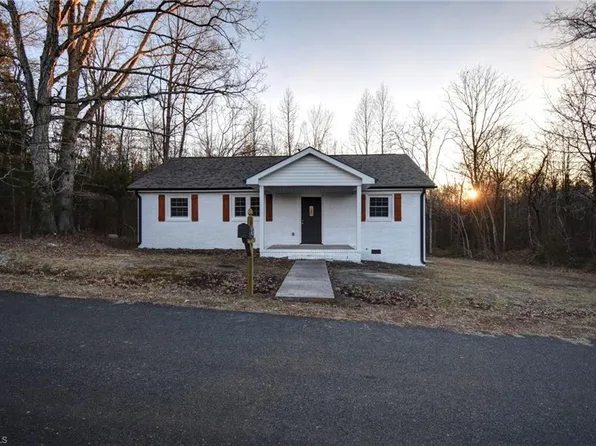 5912 J L Martin Dr, Mc Leansville, NC 27301