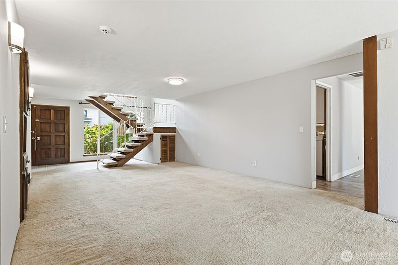 4th image of 2735 26th Street SE