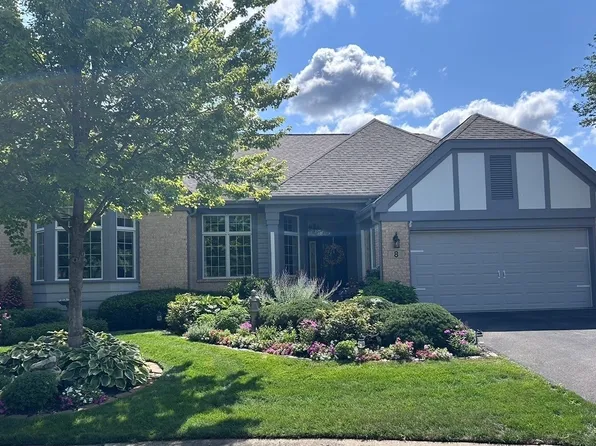 8 Canterbury Ct, Lake In The Hills, IL 60156