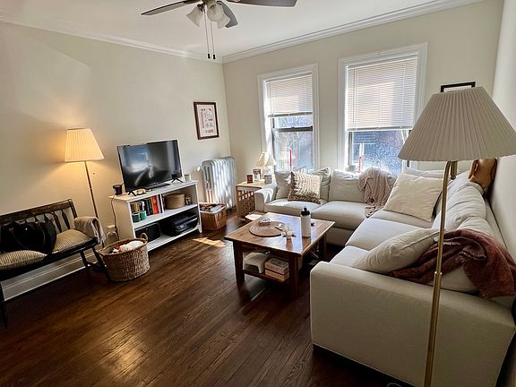 3rd image of 1056 W Lill Ave