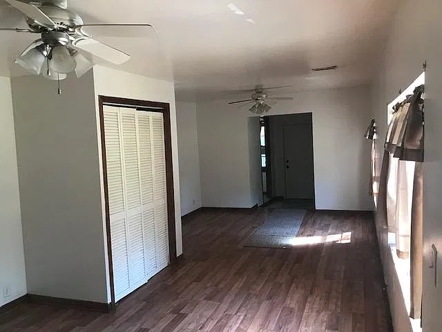 3 bed, 880 sqft, $1,525 — Photo 3