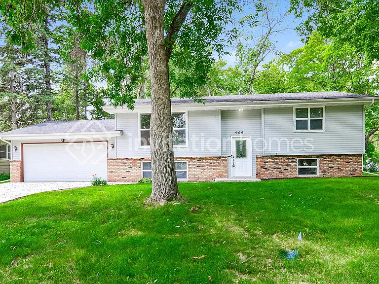 906 Ghostley Ln N — Photo 1
