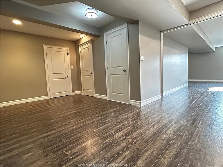 2125 Fox Run Rd — Photo 9