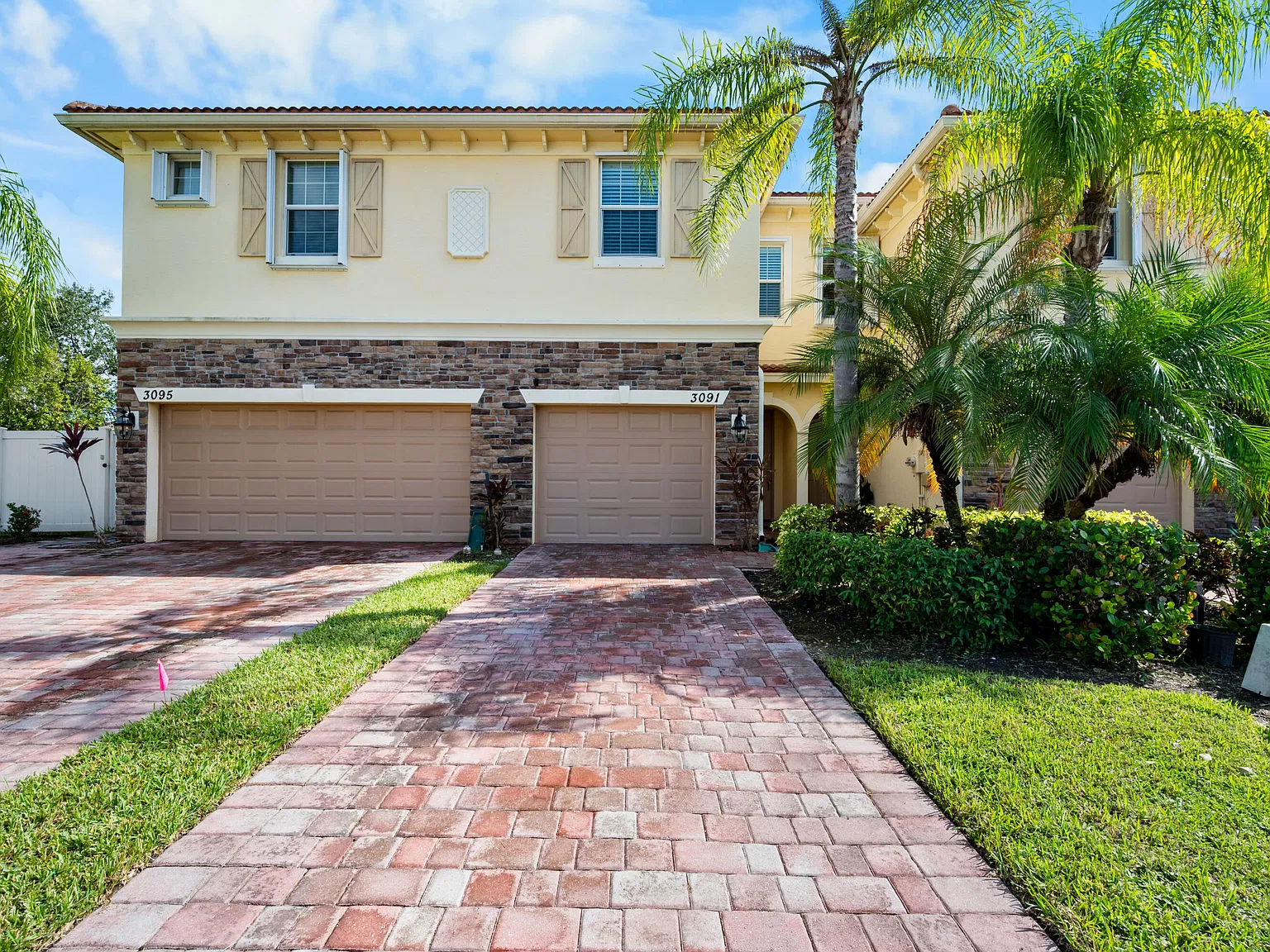 3 bed, 2.5 bath, 1542 sqft, $2,700 — Photo 2