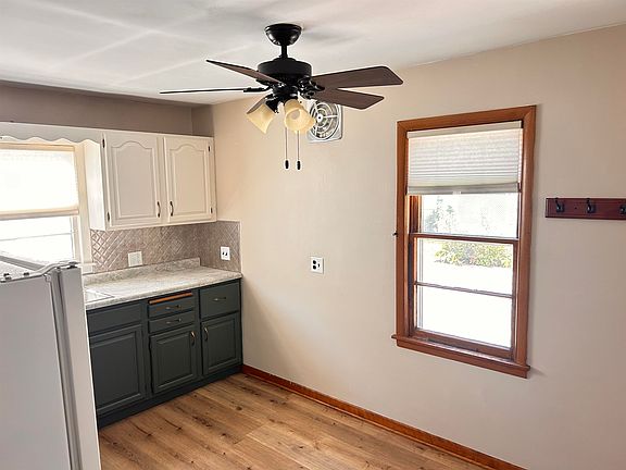 4th image of 3009 Hall Ave