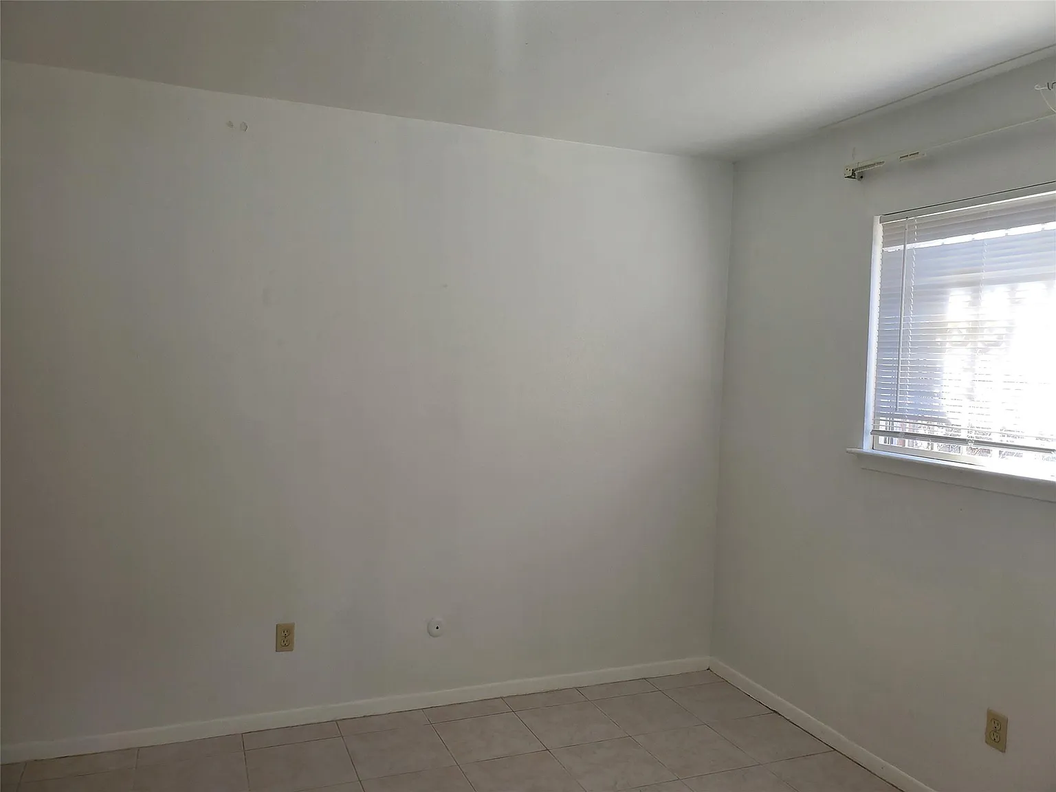 2 bed, 1.0 bath, 980 sqft, $1,350 — Photo 4