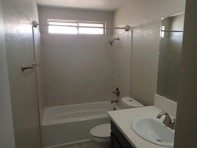 513 E Ridgecrest Blvd — Photo 27