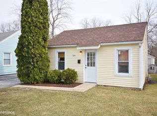 515 N Elmwood Dr, Aurora, IL 60506