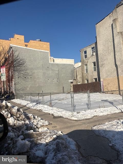 2nd image of 1537 Catharine St