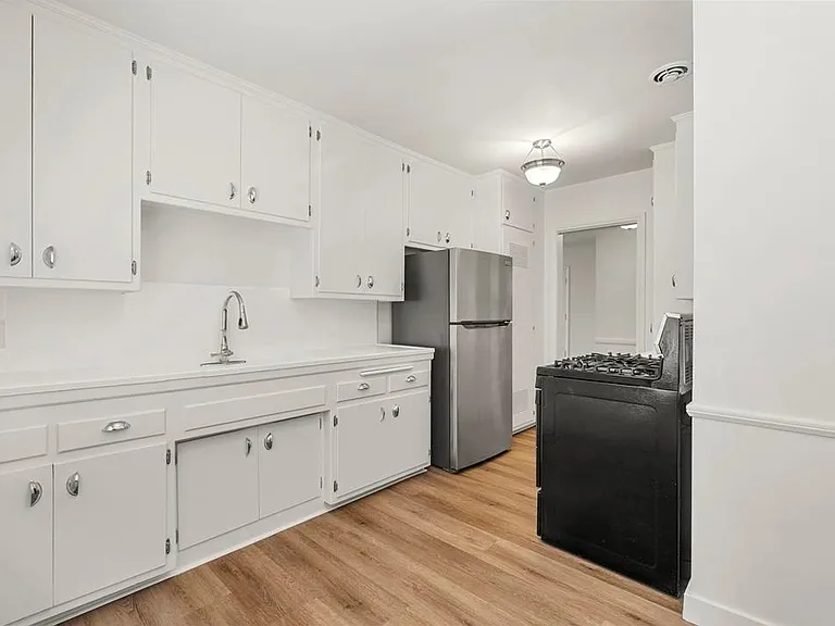 349 N Palm Dr #6 — Photo 12