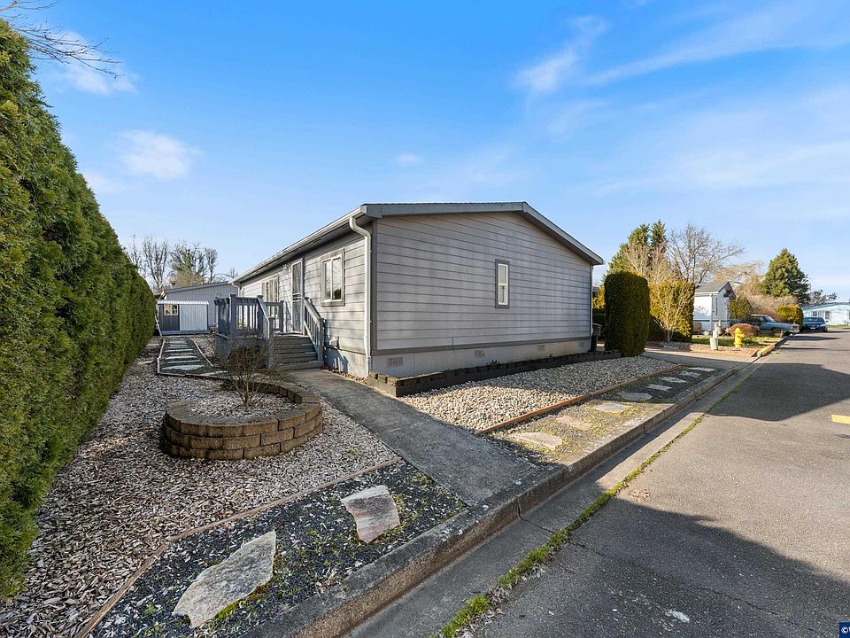 1st image of 1377 SW Louise Dr