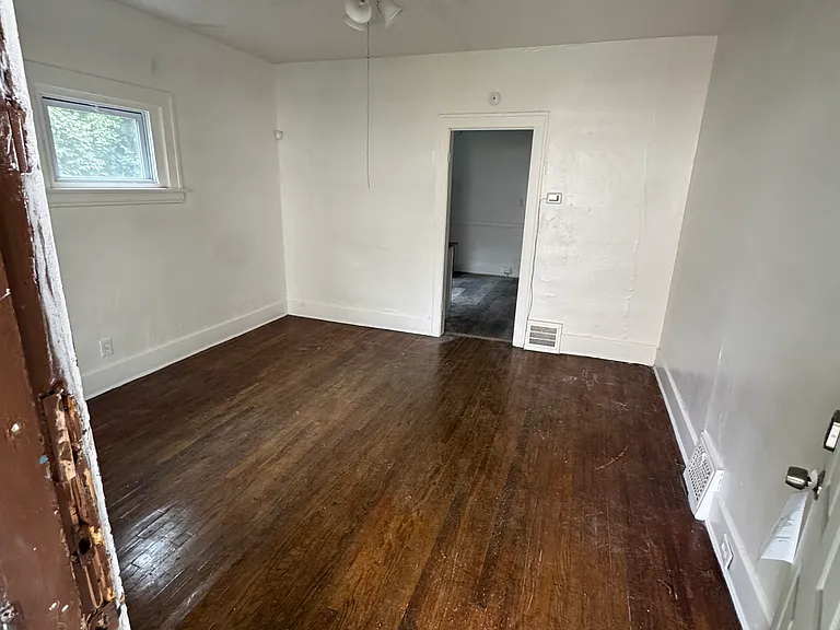 2925 E 128th St #1 — Photo 1