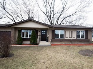 113 Kenilworth Ave, Elk Grove Village, IL 60007