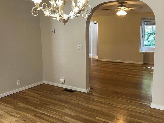 4th image of 105 Loyola Ave