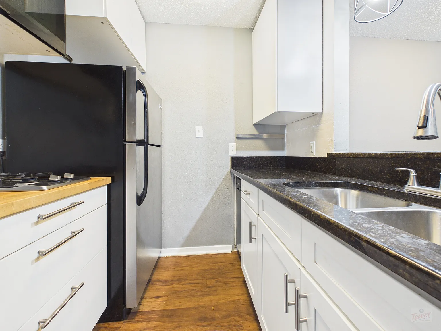 2401 Manor Rd Apt 127 — Photo 3