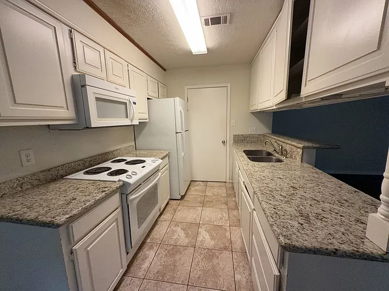 629 W Ridge Dr — Photo 4