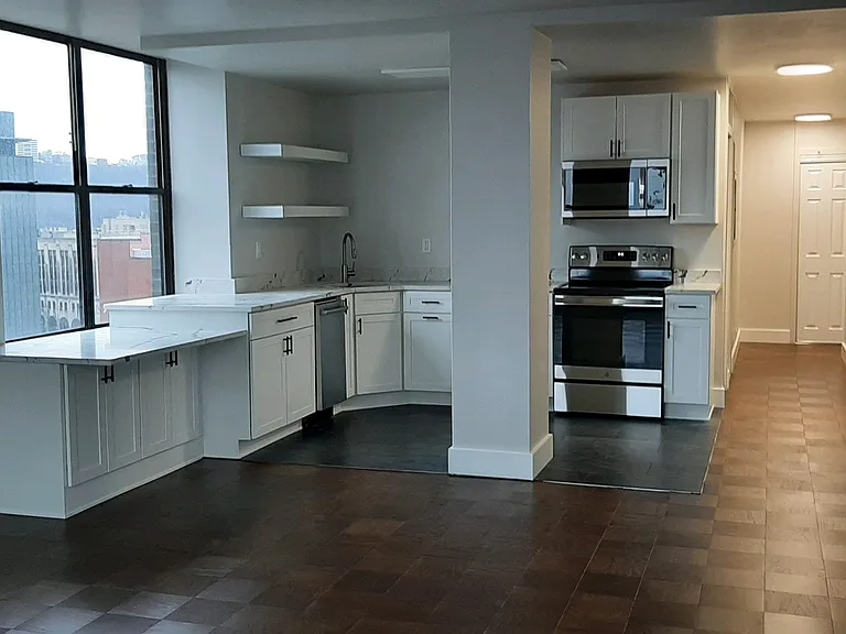 112 Washington Pl #8L — Photo 3