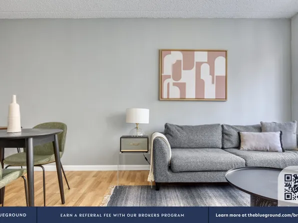 160 West 24th Street image 4 of 46