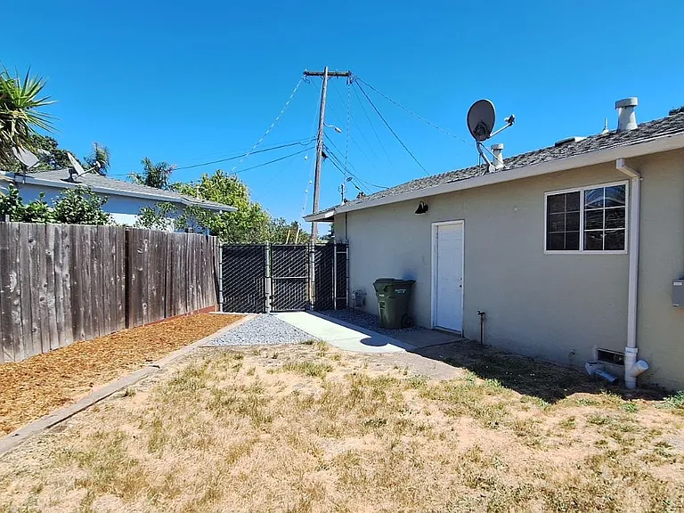 19 Bernice Ct — Photo 13