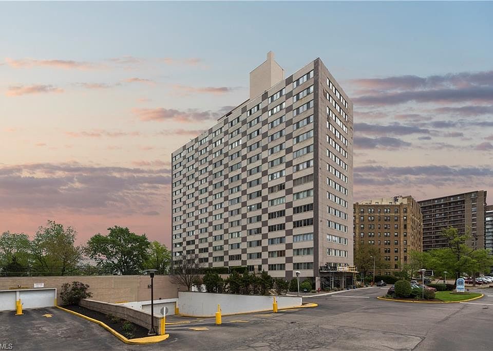 1st image of 12520 Edgewater Dr APT 1401