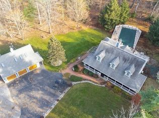 10 Wallace Brook Rd, Brookline, NH 03033