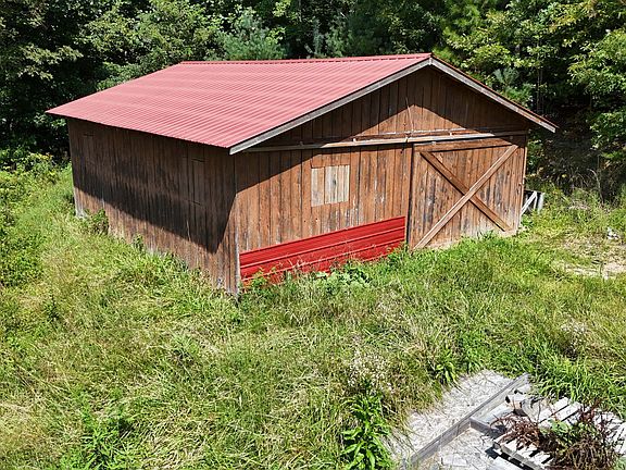 3rd image of 1060 Veneable School Rd
