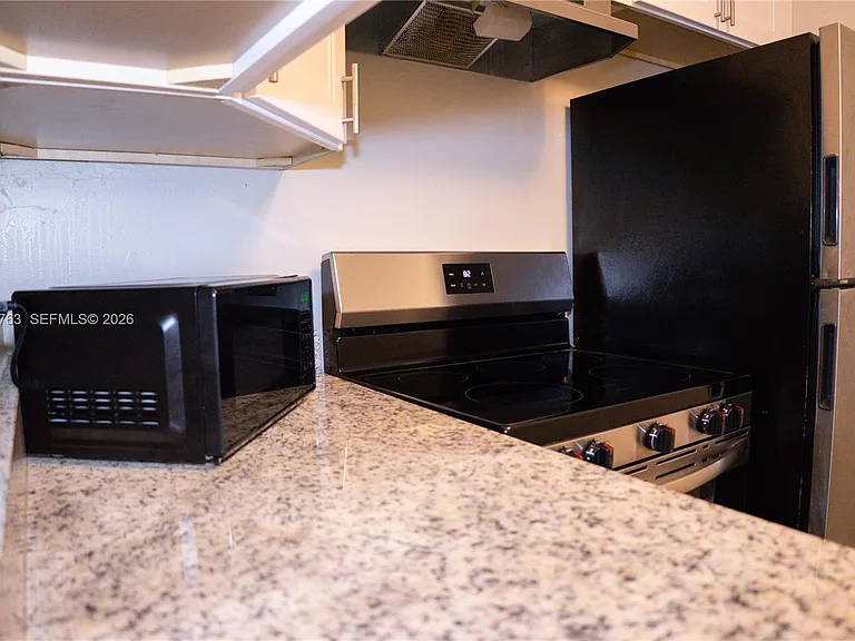 4240 Woodside Dr #4 — Photo 13