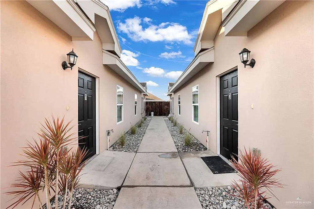 Building Photo - 3711 Tinsley Ave #3