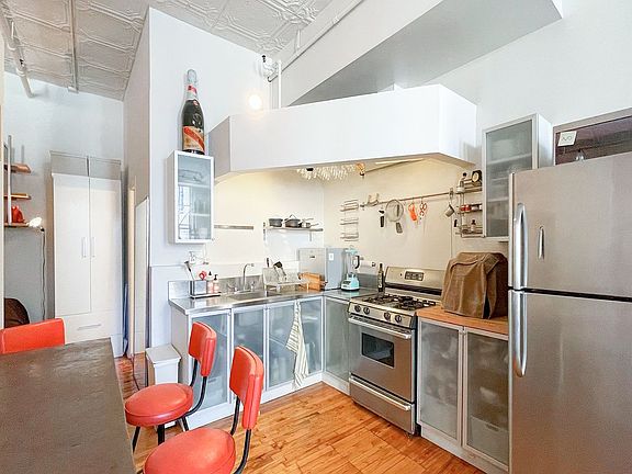 4th image of 75 Leonard St APT 4NE